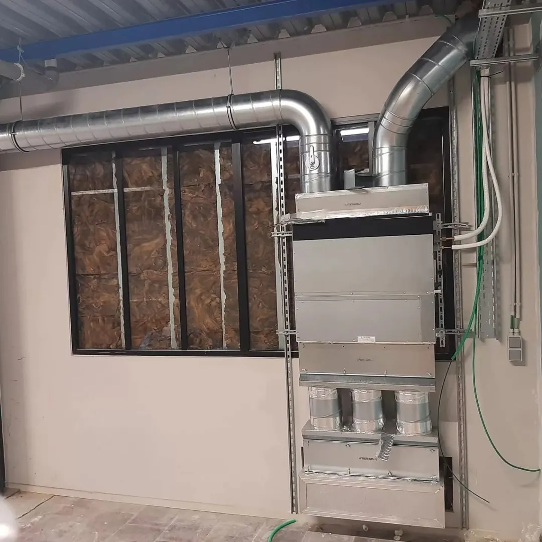 Verzorgd afgewerkte luchtbehandelingsinstallatie met kanaalwerk